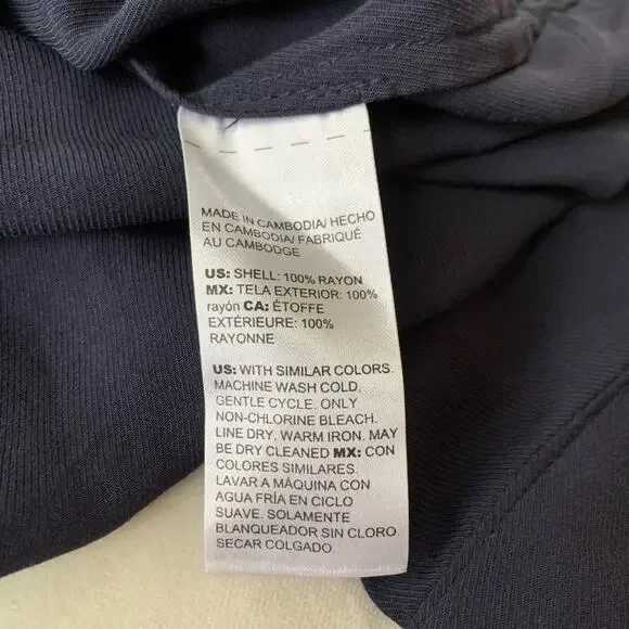 Chico's navy blue button up blouse long sleeves faux pockets 100% rayon 12/14 - Picture 4 of 7